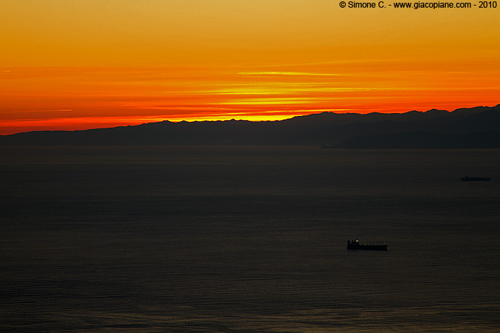 Il mare di fronte a Genova al tramonto - (the sea in front of Genoa at sunset)