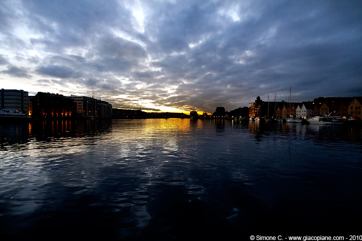 Ore 10:00 tramonto a Bergen - (10:00 pm sunset in Bergen)