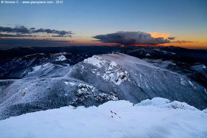 Tramonto innevato con tempesta sul mare dal Monte Penna - (Winter snowy sunset with storm on the sea from Mount Penna top)
